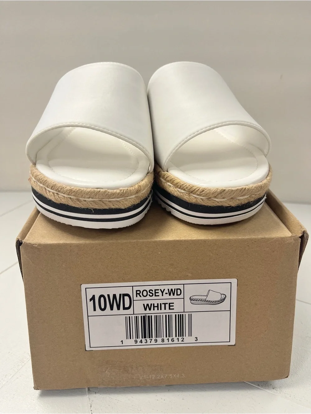 Journee Collection Womens Rosey Slide Sandals. Size 10WD. White
